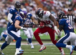 悟空体育-94比66大胜黑山28分！广东男篮终结3连败，杜锋生日夜斩获首胜！